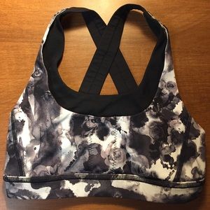 Lululemon sports bra (great condition, worn once!)